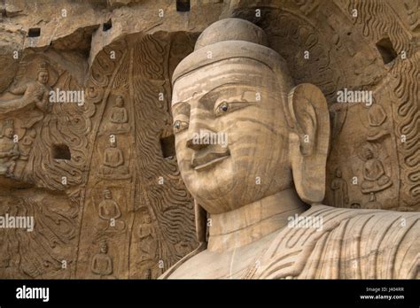   Yungang Grottoes,  절벽에 새겨진 불교 예술의 경이로움을 만끽하세요! 